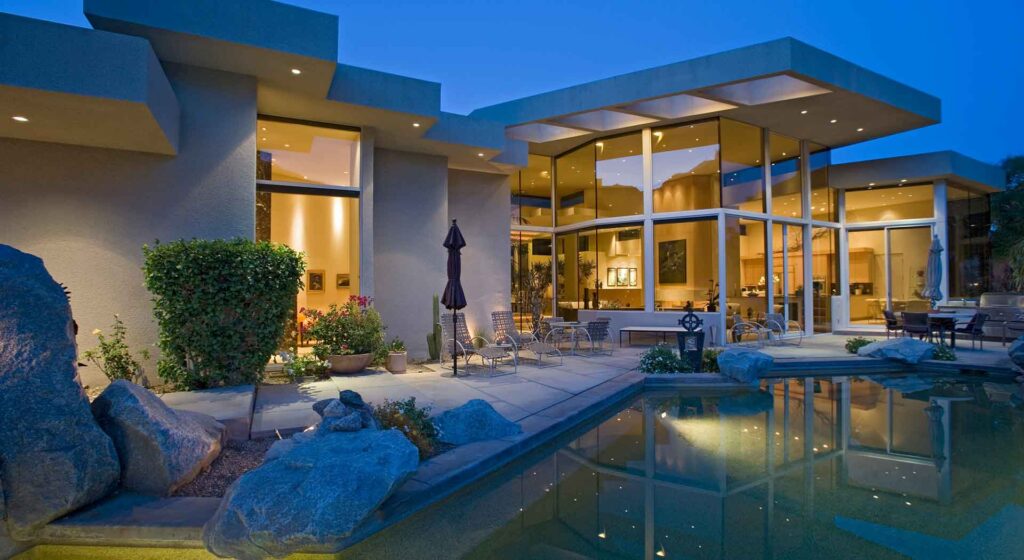 Modern-luxury-home-pool